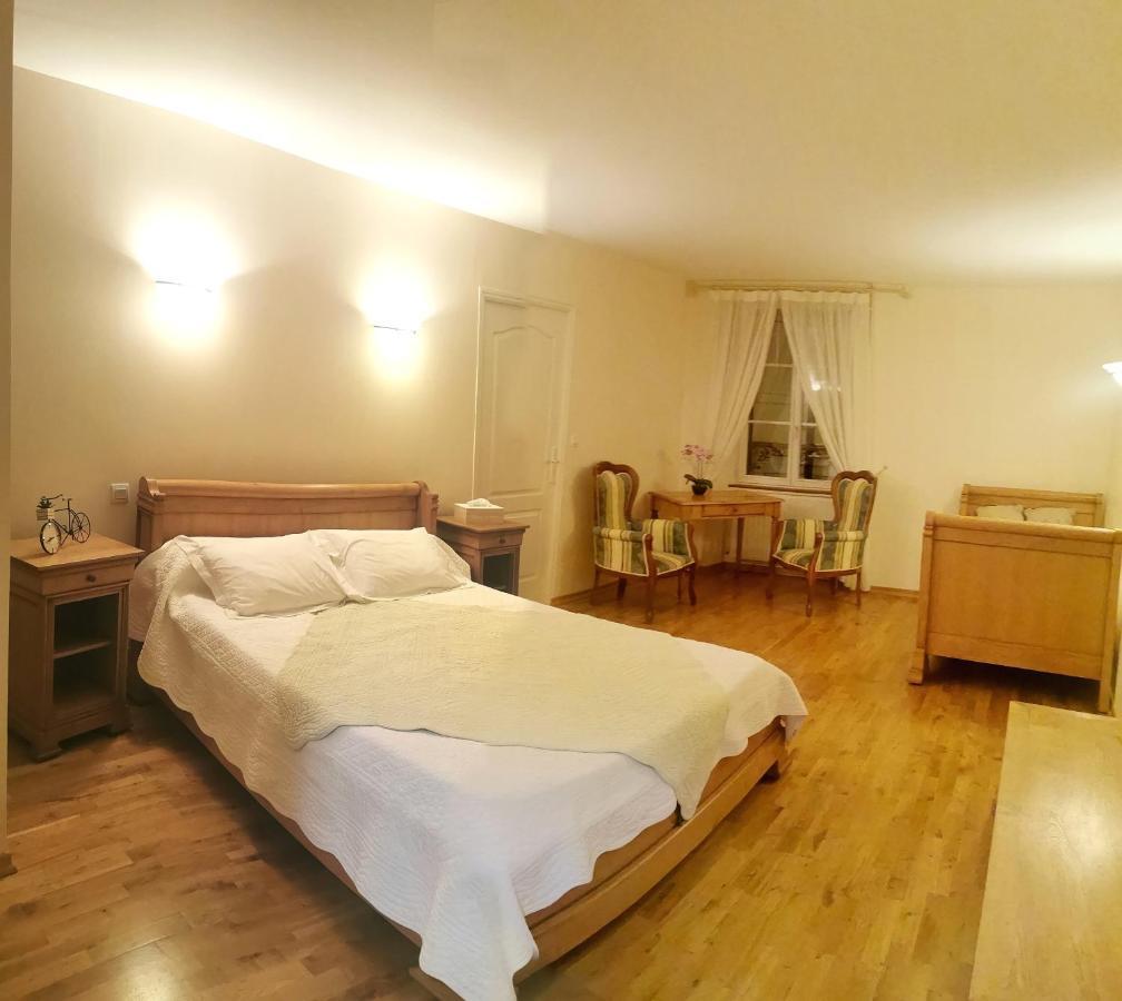 Bed and Breakfast Chambre D'Hotes Le Val Du Chapelain Montigny-la-Resle Екстер'єр фото