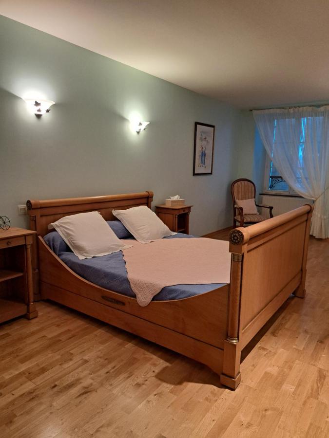 Bed and Breakfast Chambre D'Hotes Le Val Du Chapelain Montigny-la-Resle Екстер'єр фото